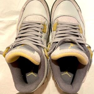 AIR JORDAN 4 SE GS” Photon Dust" Size 4.5 Youth WORN ONLY ONCE